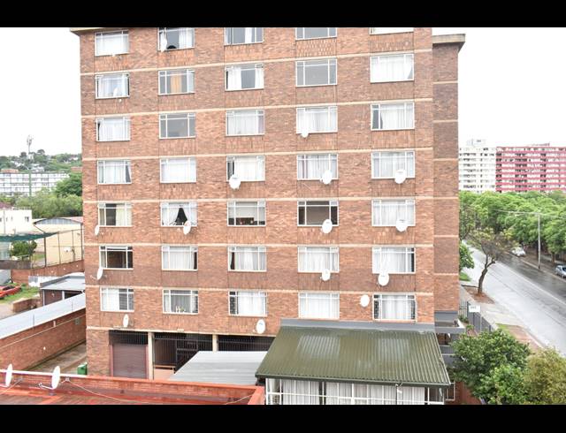 4 BEDROOM APARTMENT FOR SALE IN SUNNYSIDE